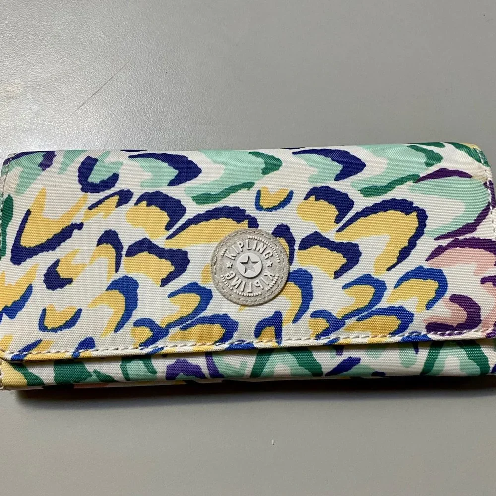 Kipling Leopard Print Textile Padded Wallet Organizer  7,5